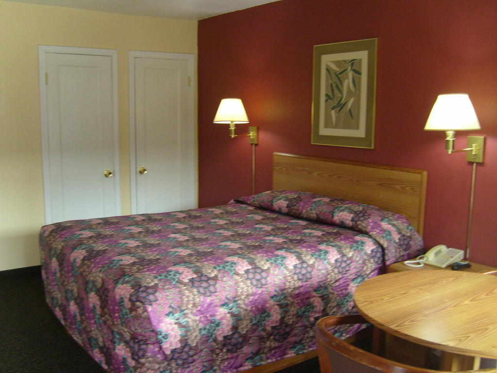Cascade City Center Motel Lebanon Room photo