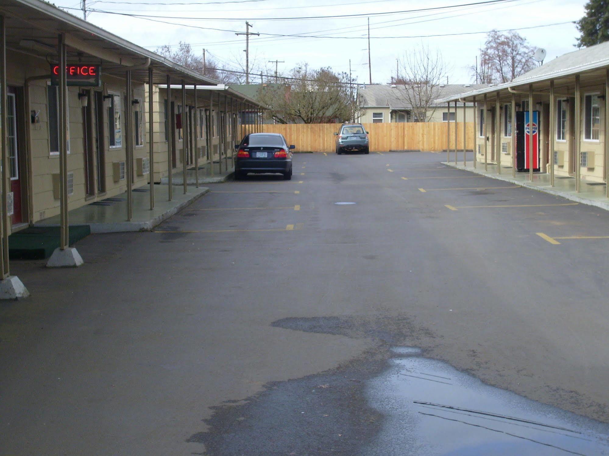 Cascade City Center Motel Lebanon Exterior photo